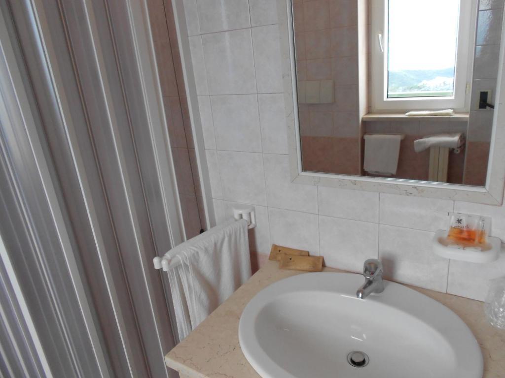 Hotel Santangelo Monte SantʼAngelo Habitación foto