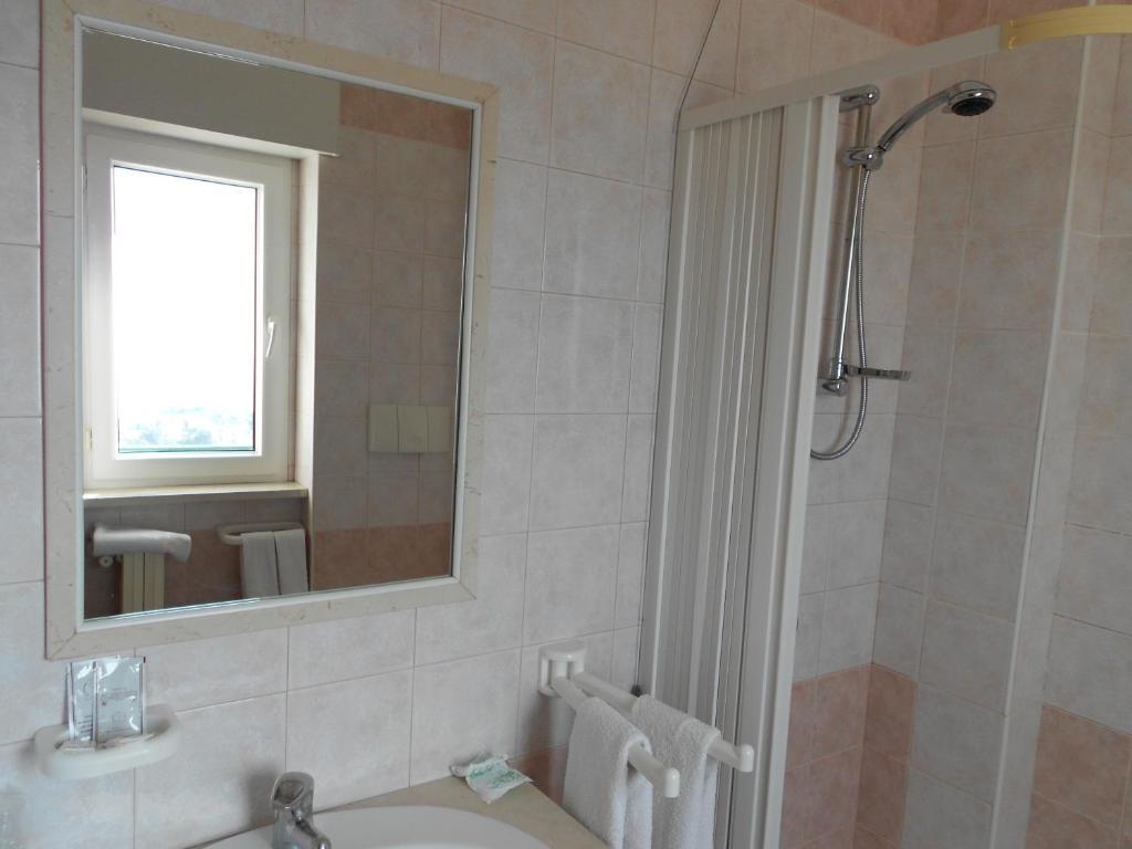 Hotel Santangelo Monte SantʼAngelo Habitación foto